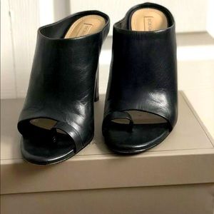 BCBG MAXAZRIA MA-DAG Black sandals size 8